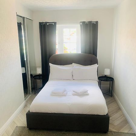 Newly Renovated, Modern 3 Bed Apartment Walmersley 外观 照片