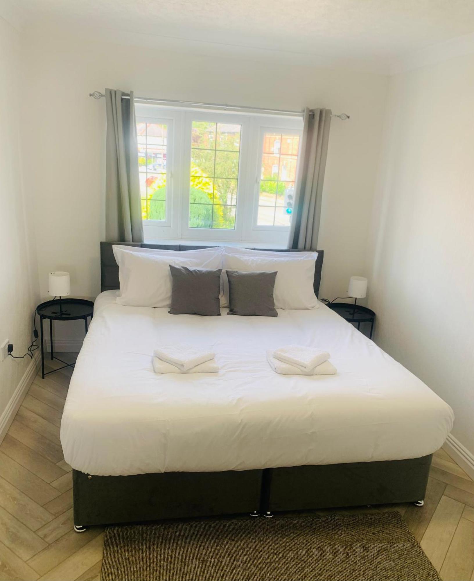 Newly Renovated, Modern 3 Bed Apartment Walmersley 外观 照片