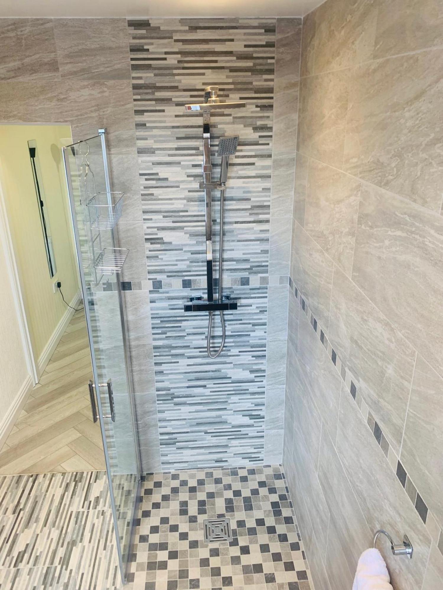 Newly Renovated, Modern 3 Bed Apartment Walmersley 外观 照片